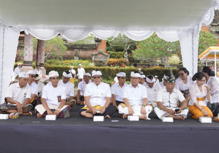 bupati-giri-prasta-pimpin-persembahyangan-bersama-tawur-agung-kesanga