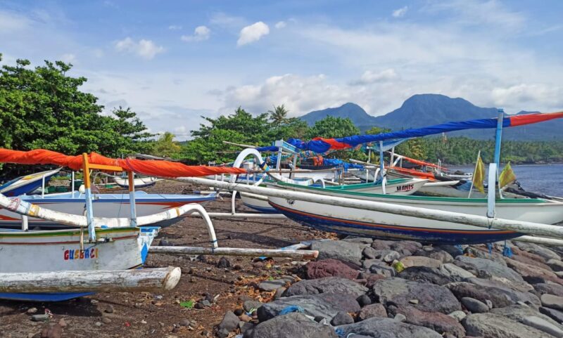 cuaca-buruk-nelayan-karangasem-urung-melaut