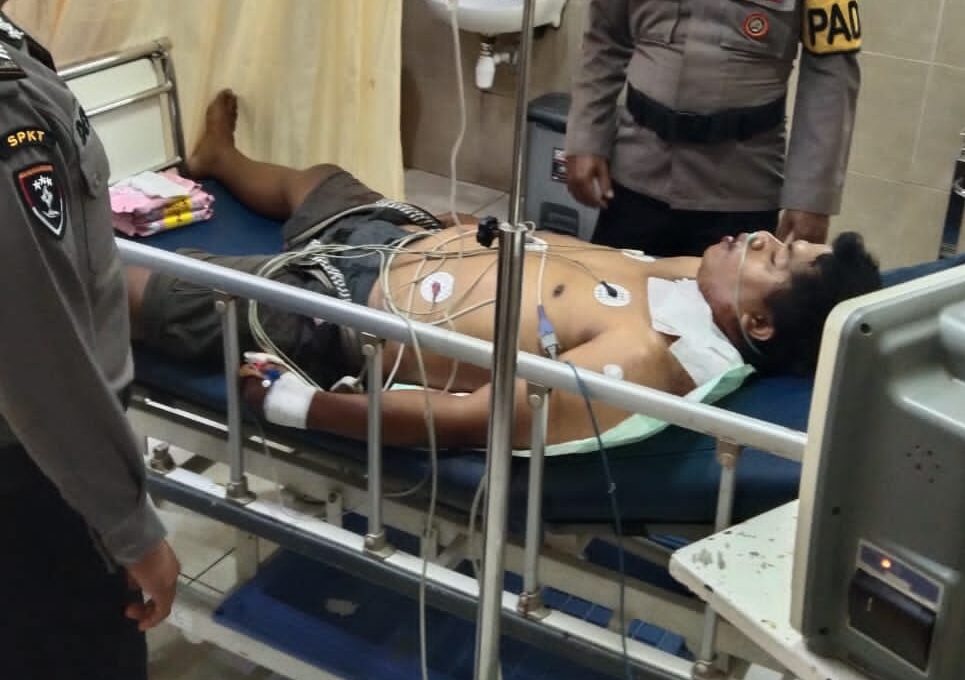 mih-dewa-ratu-2-orang-kena-bacok-dan-rumah-dibakar-di-dusun-anjingan