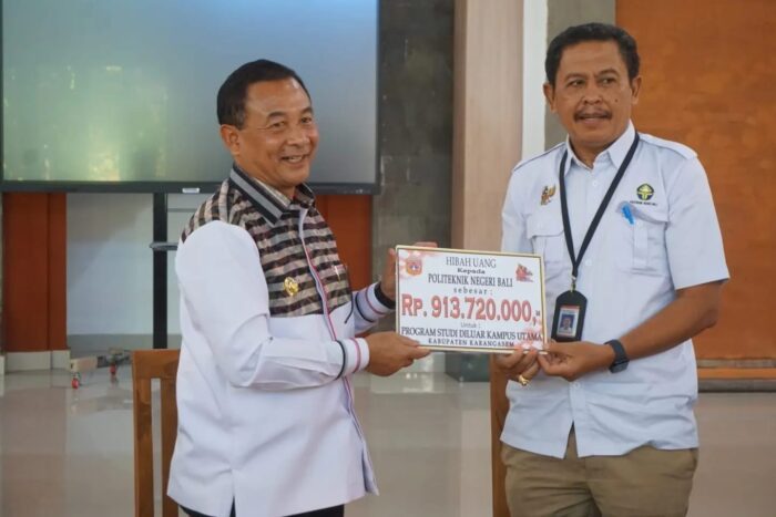 pemkab-karangasem-serahkan-dana-hibah-untuk-politeknik-negeri-bali-psdku
