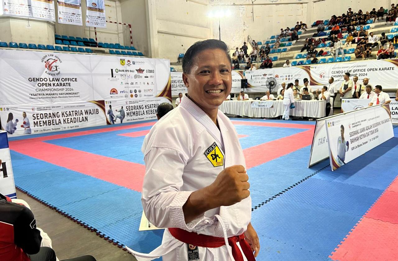 turun-di-kejuaraan-karate-terbuka-gendo-law-office-keped-sabet-dua-keping-medali-emas