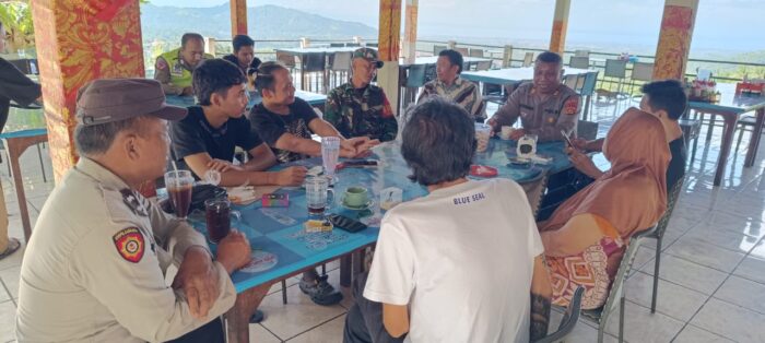 ciptakan-suasana-aman-dan-nyaman-wakapolsek-rendang-sambangi-warga-di-bukit-jambul