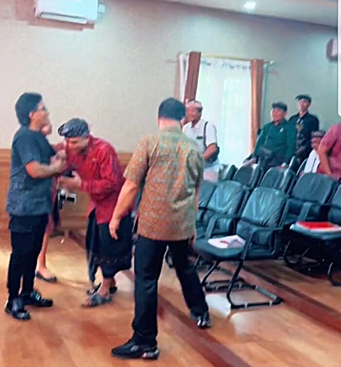 dijanjikan-rp-1-miliar-per-desa-camat-dan-perbekel-klungkung-datangi-giri-prasta-bantah-penggalangan-dukungan