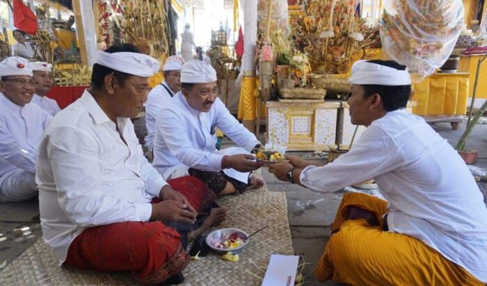 pj-bupati-jendrika-hadiri-karya-ngenteg-linggih-pura-kahyangan-jagat-tirta-segening-tirta-tunggang-dan-pura-taman-sari