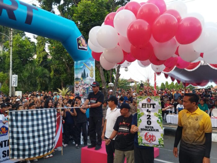 ribuan-masyarakat-buleleng-ikuti-jalan-santai-hut-kota-singaraja-ke-420