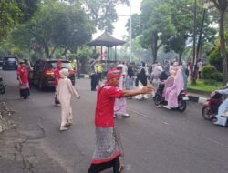 Wujud Toleransi Beragama, di Karangasem Pecalang Bantu Pengamanan Shalat Idul Fitri