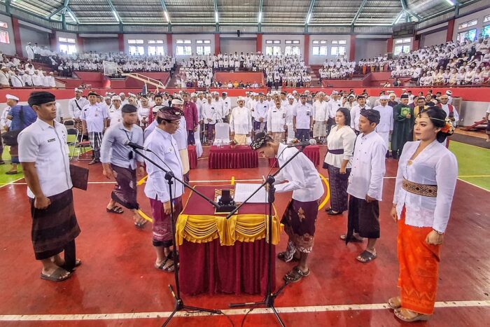 terima-sk-pppk-ribuan-pegawai-kontrak-di-karangasem-sumringah