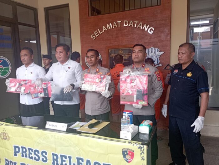 kurir-narkoba-lintas-kabupaten-diringkus-1-tersangka-sempat-melarikan-diri-ke-perbukitan