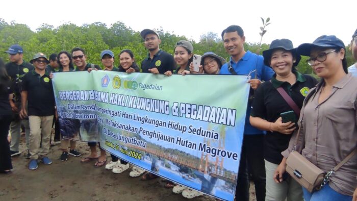 bakti-sosial-hakli-dan-pegadaian-klungkung-penanaman-bibit-mangrove-di-desa-jungutbatu-nusa-penida