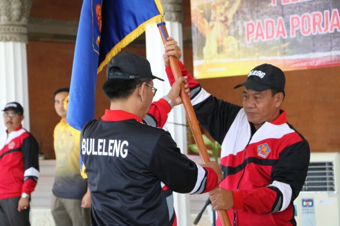 lepas-kontingen-porjar-buleleng-2024-pj-bupati-buleleng-harapkan-peningkatan-raihan-medali