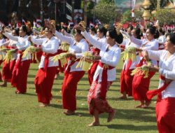 Pendet Massal GOW Semarakkan HUT ke 384 Kota Amlapura