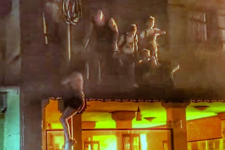 Evakuasi Wisatawan Villa Padangbai Beach Berlangsung Dramatis