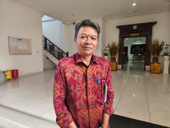 kadisdukcapil-remaja-karangasem-usia-17-an-proaktif-buat-ktp-baru