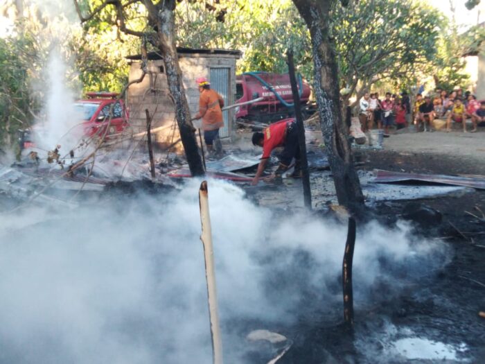 mih-dewa-ratu-rumah-hingga-kandang-sapi-terbakar-di-karangasem