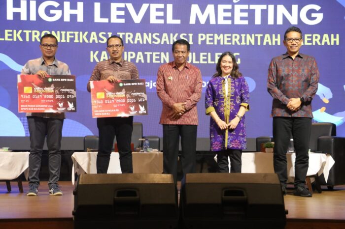pj-bupati-buleleng-sampaikan-pentingnya-literasi-dalam-upaya-percepatan-dan-perluasan-transaksi-digital