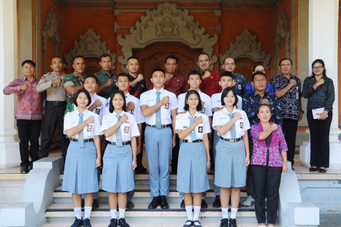 pj-bupati-lihadnyana-berikan-motivasi-anggota-paskibraka-nasional-dan-provinsi-2024