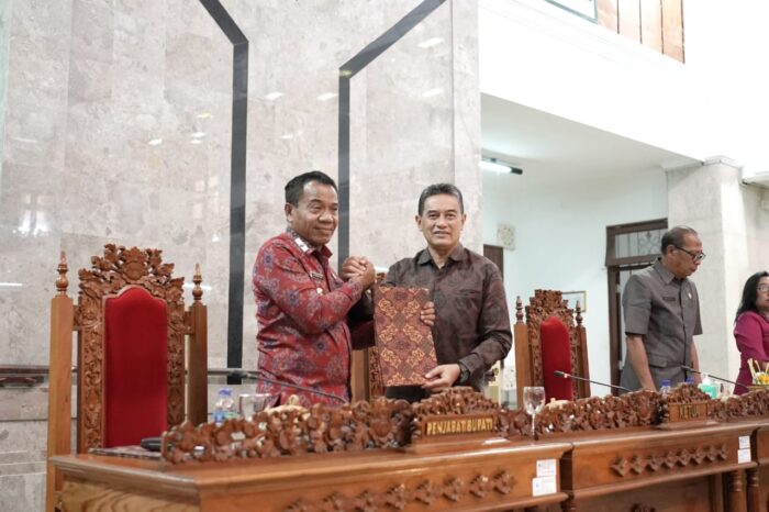 seluruh-fraksi-dprd-buleleng-apresiasi-kinerja-pj-bupati-lihadnyana