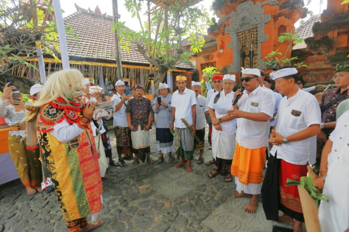 sepekan-setelah-puncak-ngenteg-linggih-pura-ayung-dilaksanakan-prosesi-nyenuk