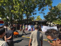 Demo Bayaran, Dibubarkan Desa Adat Tianyar