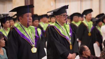 bupati-bangli-sedana-arta-dan-wabup-wayan-diar-sandang-gelar-magister-ilmu-komunikasi