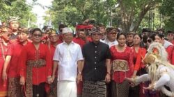 ribuan-pendukung-dan-parade-budaya-iringi-koster-giri-resmi-mendaftar-ke-kpu