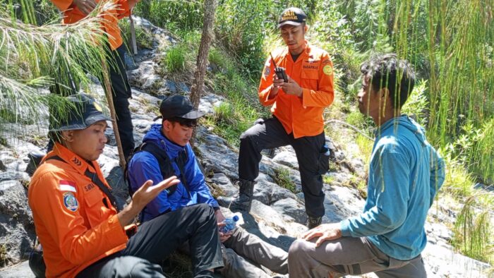 mahasiswa-poltekpar-bali-tersesat-di-gunung-agung