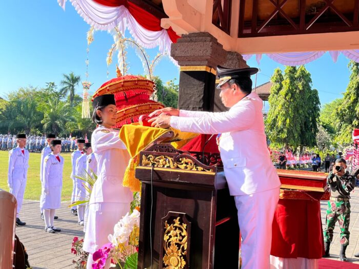 maknai-hut-ke-79-ri-pj-bupati-lihadnyana-ajak-asn-lebih-peduli-terhadap-sesama
