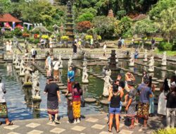 Selama Festival, Kunjungan ke Objek Wisata Tirta Gangga Naik 30 Persen