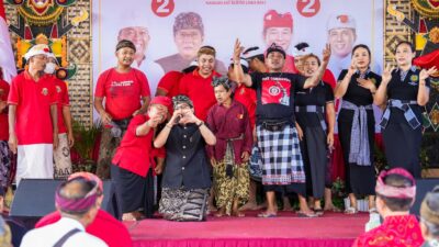 Warga Berkebutuhan Khusus Selalu di Hati Koster-Giri, Dibantu dan Diajak Joget Bersama saat Kampanye Terbuka