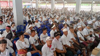 jelang-pencoblosan-kpu-karangasem-lantik-ribuan-kpps