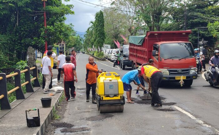 dari-lembah-tidar-gus-par-eksekusi-jalan-berlubang-di-jembatan-sudirman