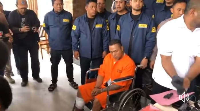sempat-melawan-kedua-kaki-pelaku-penusukan-kadek-parwata-dihadiahi-timah-panas