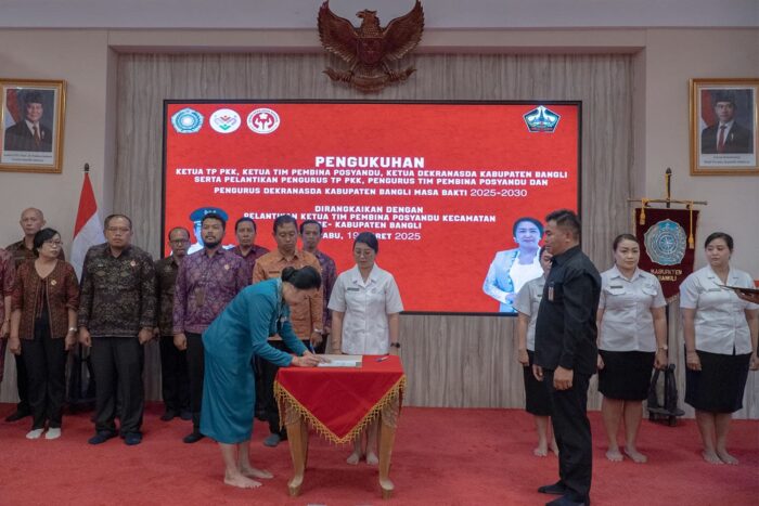bupati-sedana-arta-kukuhkan-ketua-tp-pkk-pembina-posyandu-dan-ketua-dekranasda-kabupaten-bangli