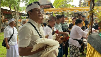 desa-adat-buleleng-gelar-upacara-mapepada-ritual-sucikan-hewan-untuk-sarana-upacara