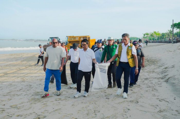 satpol-pp-badung-gelar-bersih-bersih-di-pantai-kedonganan-dalam-rangka-peringatan-hut-ke-75-satpol-pp-dan-hut-ke-63-satlinmas-provinsi-bali