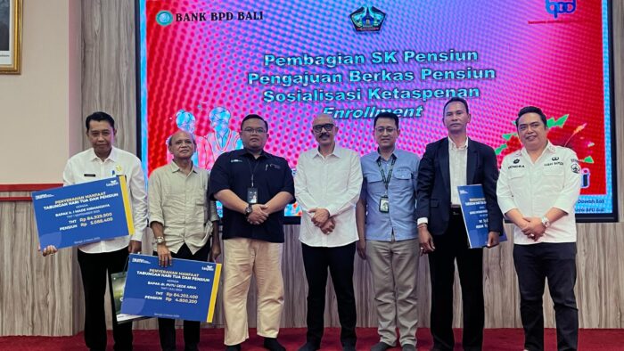 wabup-wayan-diar-serahkan-185-sk-pensiunan-asn-di-bangli