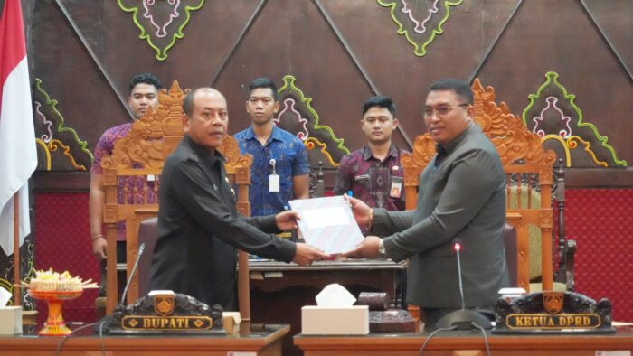 bupati-gus-par-apresiasi-usul-dan-saran-fraksi-pdip-dan-gerindra