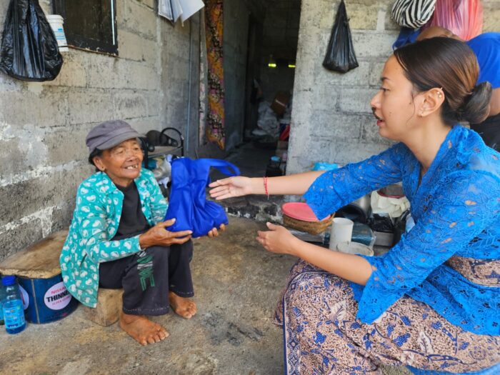 dpw-pan-bali-bagi-bagi-daging-babi-di-karangasem
