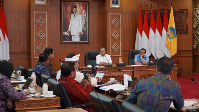 gubernur-koster-siapkan-mekanisme-penyaluran-bkk-untuk-6-kabupaten-prioritaskan-program-strategis