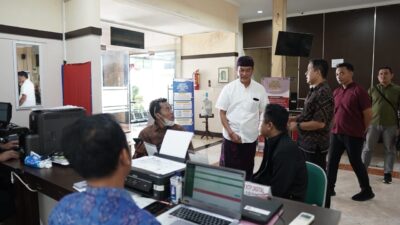 meski-cuti-bersama-disdukcapil-buleleng-tetap-layani-masyarakat