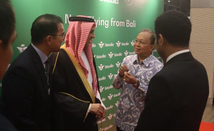 saudi-airlines-tiga-kali-seminggu-mendarat-di-ngurah-rai-gubernur-koster-ingatkan-kebijakan-pwa