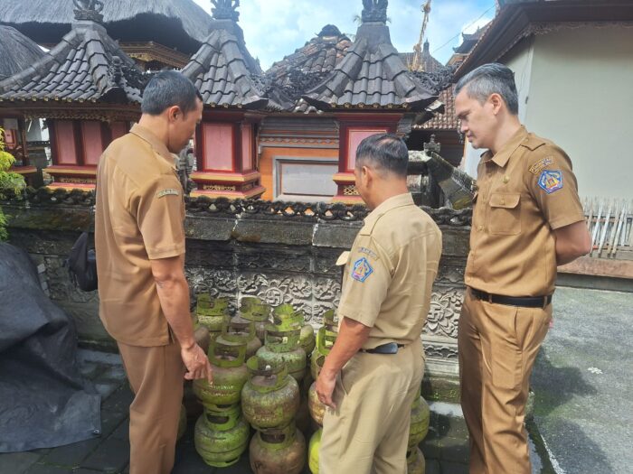 tindaklanjuti-laporan-masyarakat-dan-jelang-hari-raya-galungan-dan-kuningan-tim-pengawas-terpadu-disperindag-provinsi-bali-sidak-lpg-3-kg-di-kabupaten-bangli