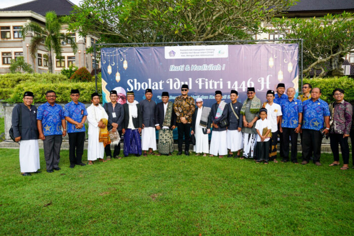 wabup-bagus-alit-sucipta-hadiri-sholat-led-hari-raya-idul-fitri-1446-h-di-puspem-badung