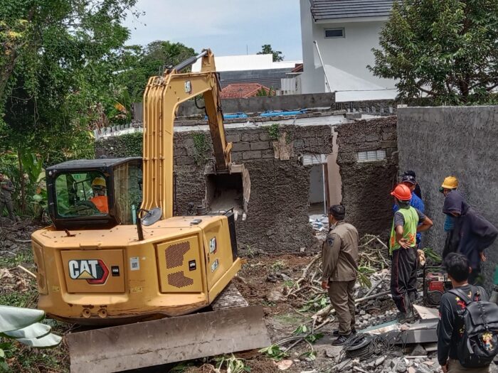 wujudkan-ketertiban-dan-jaga-estetika-satpol-pp-badung-bongkar-bangunan-tak-sesuai-shm