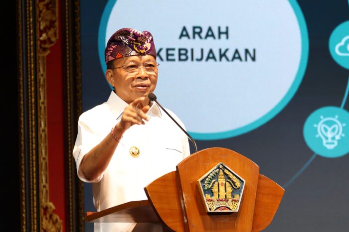 gubernur-koster-bali-mandiri-energi-tak-bisa-ditawar-lagi-plts-atap-solusi-berkelanjutan-bebas-bahan-fosil