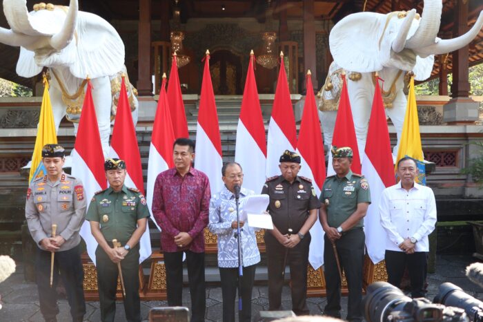 gubernur-koster-mari-bersatu-nindihin-gumi-bali