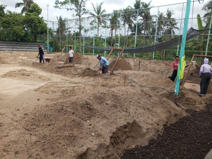jadi-tuan-rumah-pbvsi-karangasem-kebut-pengerjaan-venue-bola-voli-pasir