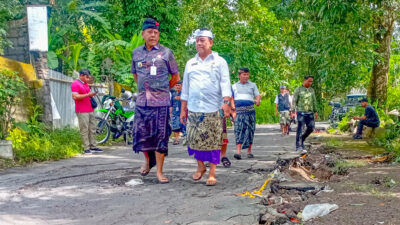 kerusakan-jalan-di-kastala-sampah-jadi-penyebab-utama