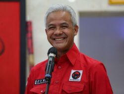 Ketua DPP PDI Perjuangan Ganjar Pranowo Serukan Seluruh Kepala Daerah PDIP Dukung Program Pemerintah Presiden Prabowo Subianto