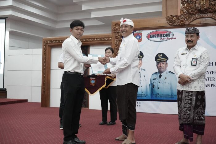 bupati-gus-par-serahkan-sk-105-cpns-karangasem-siap-mengabdi-jalankan-amanah